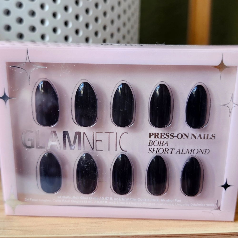 Glamnetic Boba Short Almond Press-On Nails - Black
